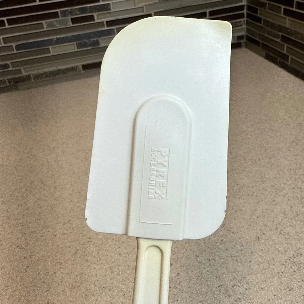 Vintage Pyrex Accessories Rubber Spatula Bowl Scraper All Purpose White 10